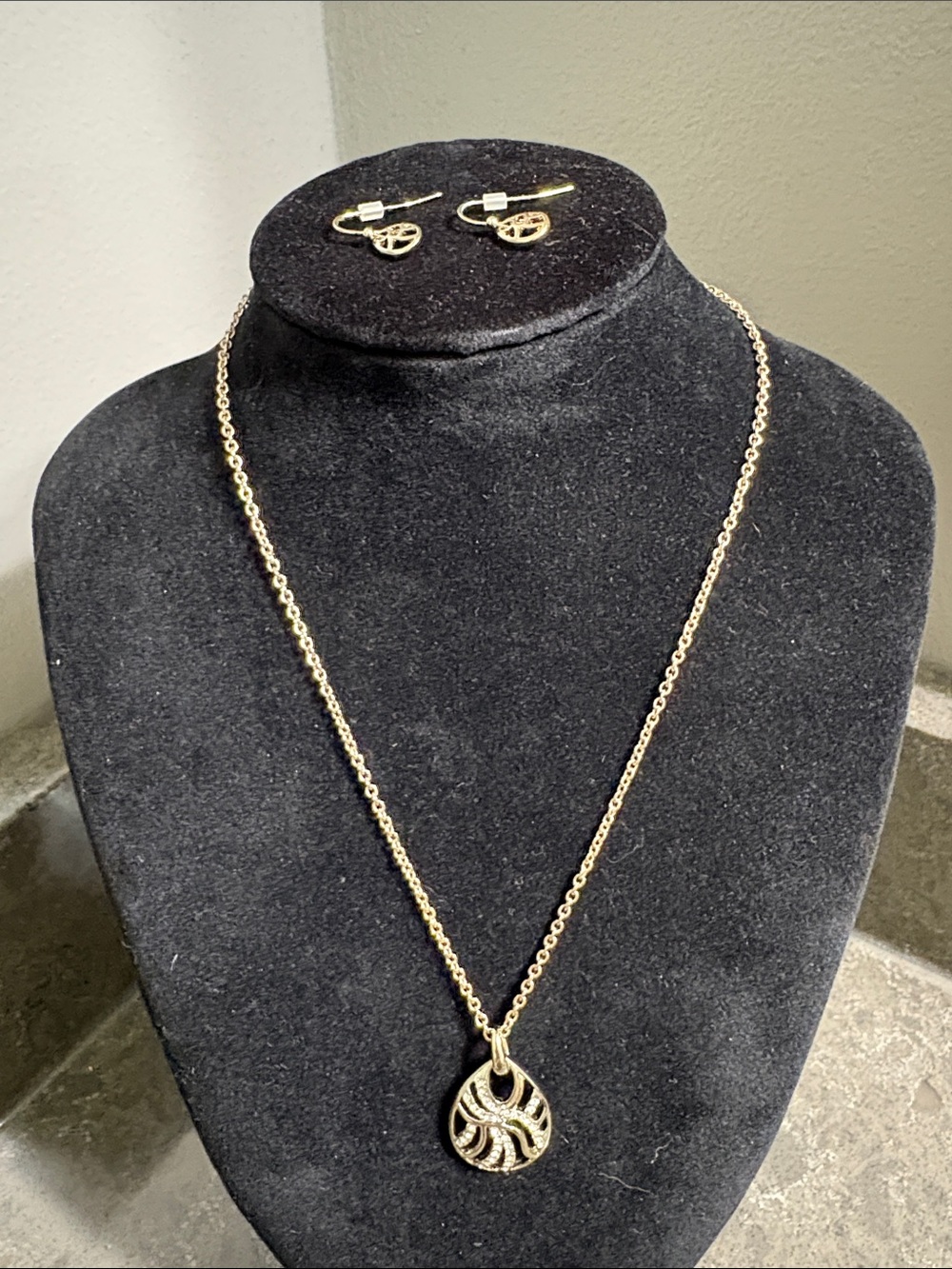Avon Gold-Tone Swirl Cutout Pendant Necklace and Matching Drop Earrings